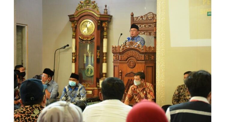 Masyarakat Barulak Kecamatan Tanjung Baru Hibahkan Tanah untuk Jalan 1 TATAP MUKA—Bupati Eka Putra saat bertatap muka dengan masyarakat di Masjid Taqwa Nagari Barulak, Kecamatan Tanjung Baru.