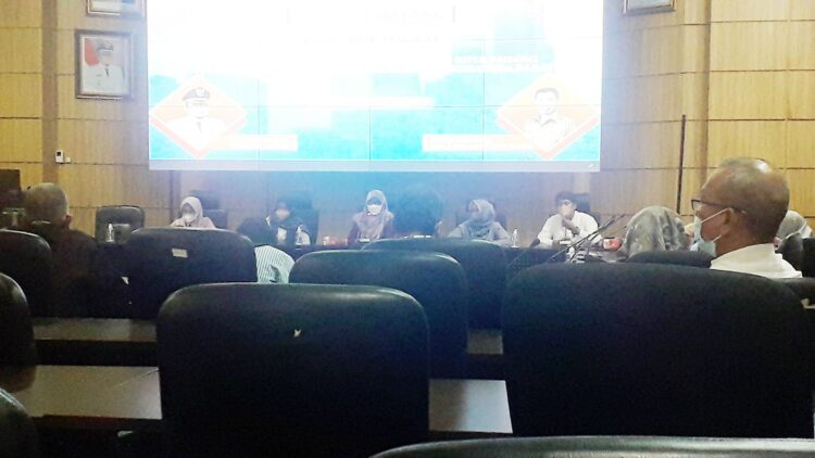 WORKSHOP NELAYAN— Suasana workshop yang dihadiri nelayan di Kota Padang, unsur Perbankan dan Forkim Kota Padang di ruang Abu Bakar Jaar, Balaikota Padang, Aiapacah, Jumat (22/10).