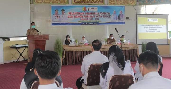 Perkembangan Sektor Perikanan Sudah Berjalan di Kota Solok 1 PELANTIKAN— Sekretaris Daerah Kota Solok Syaiful memberi kata sambutan saat pelantikan pengurus Forikan Kota Solok periode 2021-2024.