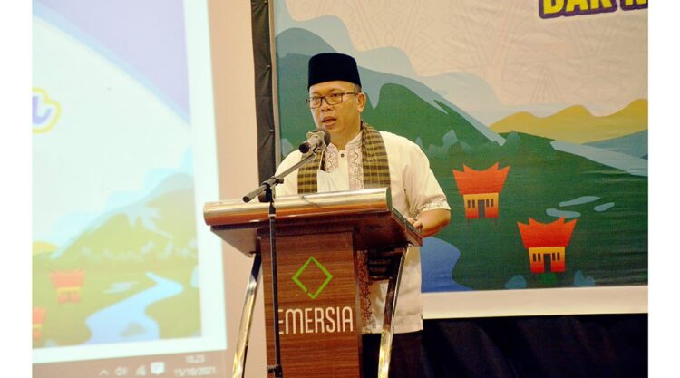 SAMBUTAN—Sekretaris Daerah Iqbal Ramadi Payana saat berikan sambutan membuka Pelatihan Pemandu Wisata Budaya yang dilaksanakan oleh Kepariwisataan Kabupaten Tanah Datar, Jumat (15/10) di Batusangkar.