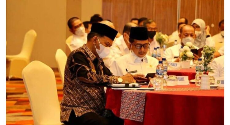 Wakil Bupati Padangpariaman  Rahmang kemarin, mengikuti rapat koordinasi bersama Pemerintah Provinsi dengan Kabupaten dan Kota se - Sumatera Barat.
