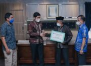 Wali Kota Sawahlunto Salurkan Bantuan Korban Kebakaran