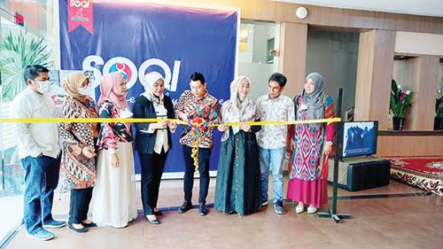 LAUNCHING SOQI HEALTY SPACE— SOQI Healty Space secara resmi dibuka oleh General Manager Bunda Hotel Sari Iskandar yang langsung didampingi oleh Yandri Marketing Bunda Hotel serta Ayu perwakilan dari SOQI Medan, di Bunda Hotel, Senin (25/10). 