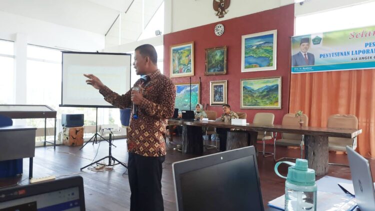 Ka Kankemenag Kabupaten Tanah Datar diwakili Kasubbag TU H. Yusmarli menutup secara resmi Workshop Laporan Keuangan Berbasis Elektronik dijajaran Kemenag Kabupaten Tanah Datar yang berlangsung dari tanggal 28 sampai 29 Oktober 2021 di Aie Angek Cottage Kamis (28/10).