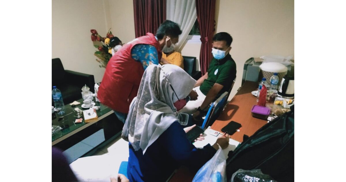 atlet dan ofisial jalani pemeriksaan tes m alaria