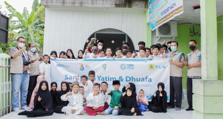 Dalam Rangka HLN ke 76 PLN Santuni lebih dari 15.000 Yatim dan Dhuafa 1 Dalam Rangka HLN ke 76 PLN Santuni lebih dari 15.000 Yatim dan Dhuafa.