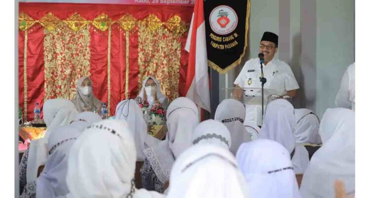 Bupati Pasaman Programkan Insentif Tambahan untuk Bidan 1 SILATURAHMI BIDAN—
Bupati Pasaman Benny Utama saat menghadiri acara silaturahmi organisasi IBI Pasaman.