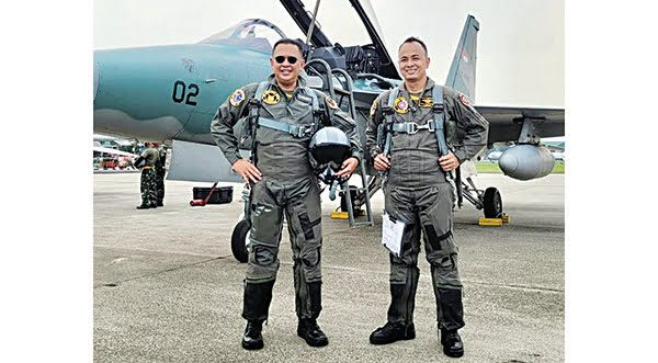 FOTO— Ketua MPR RI Bambang Soesatyo atau Bamsoet (kiri) foto besama.