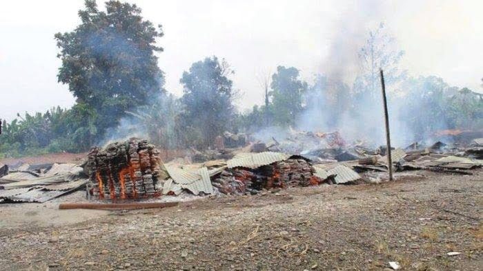 3 SSK TNI-Polri Masih di Yahukimo Papua 1 PASCA—Koondisi pascadua rumah yang dibakar oleh KKB di Distrik Dekai, Kabupaten Yahukimo, Papua pekan lalu.