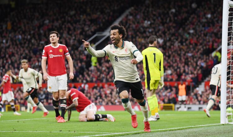 STRIKER Liverpool Mohammad Salah menjadi bintang saat menumbangkan rival abadinya Manchester United dengan skor telak 5-0 di Old Trafford, pekan lalu. Skor itu menjadi kemenangan terbesar The Reds atas sang rival di era Premier League.