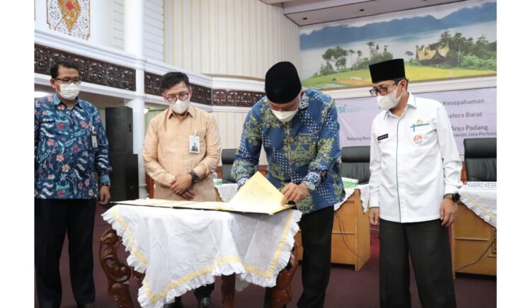 Pemprov. Sumbar-BSI, Jalin Kerjasama Kembangkan Ekonomi Syariah 1 Gubernur Sumbar Mahyeldi tandatangani kerjasama.