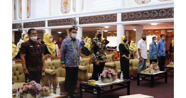 PELANTIKAN PENGURUS— Wakil Gubernur Sumbar Audy Joinaldy menghadiri pelantikan Pengurus Provinsi Persatuan Wanita Olahraga Seluruh Indonesia (Perwosi) Sumbar di Aula Kantor Gubernur.