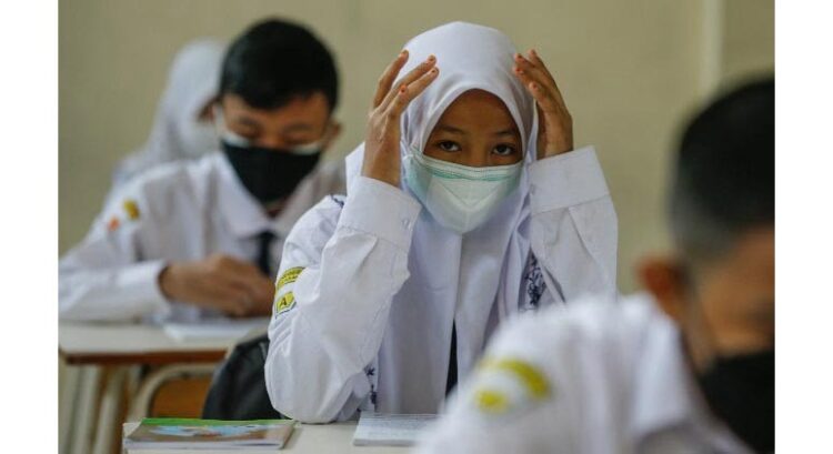 PTM — Pelaksanaan PTM di salah satu sekolah.