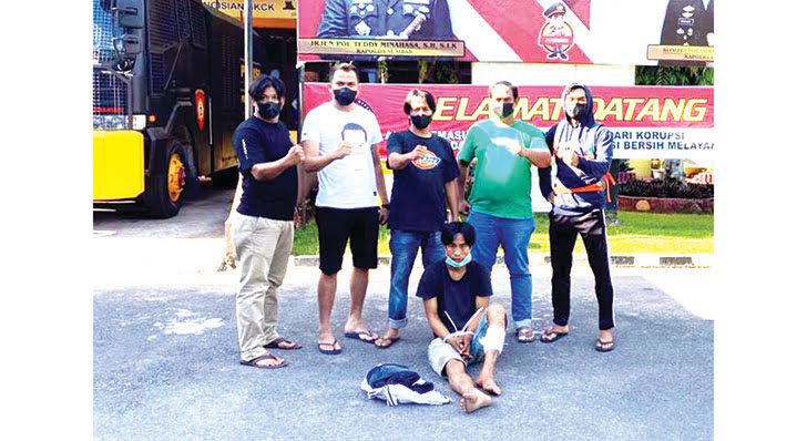 SPESIALIS CURAT— Pelaku Andriko (26) yang merupakan spesialis curat dihadiahi timah panas oleh Tim Klewang Satreskrim Polresta Padang.