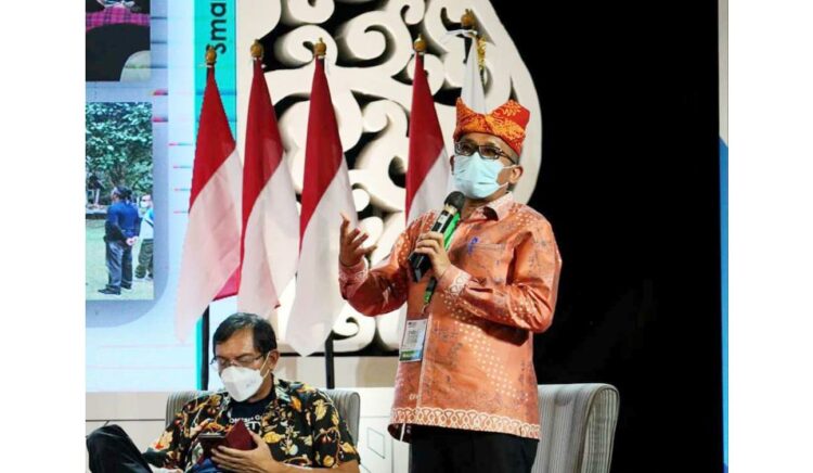 PEMBICARA Wako Padang Hendri Septa menjadi pembicara dalam kegiatan Indo Smart City Forum dan Expo (ISCFE) dan Rapat Kerja Teknis (Rakernis) Apeksi 2021 di The Rich Jogja Hotel, Yogyakarta, Kamis (14/10).