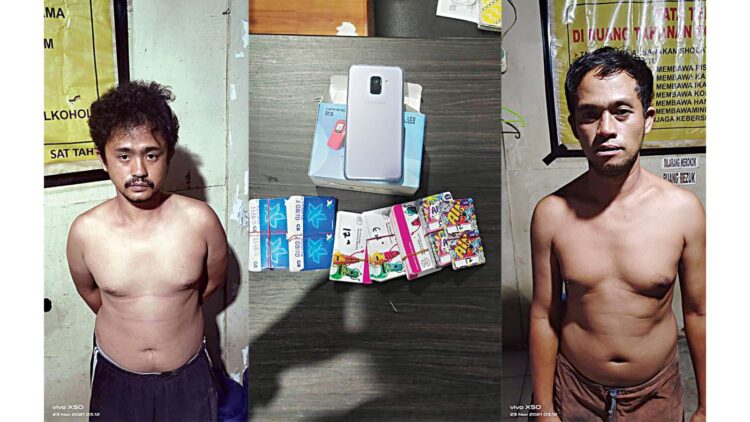 PENCURI KONTER— Kakak beradik ditangkap Tim Klewang Satreskrim Polresta Padang karena melakukan pencurian di konter voucher internet.