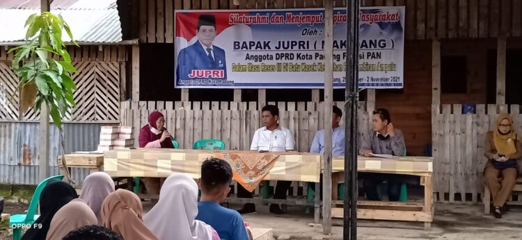 Anggota DPRD Kota Padang, Jupri Fraksi PAN dalam Reses III Masa Sidang III Tahun 2021.