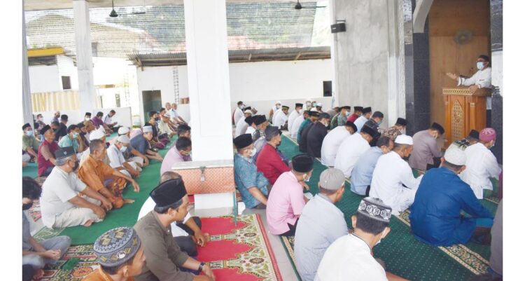 Diresmikan oleh Wali Kota Padang, Mushola Al Mukhlisin Berubah Menjadi Masjid 1 Hendri Septa, Wali Kota Padang beri kotbah Jumat, saat bertindak sebagai Khatib Shalat Jumat saat kegiatan peresmian Masjid Al Mukhlisin Villa Mega Mata Air.