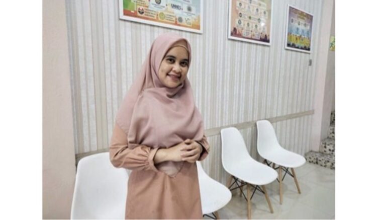 Ade Mayasari, Mahasiswa Magister Pendidikan Fisika UNP.