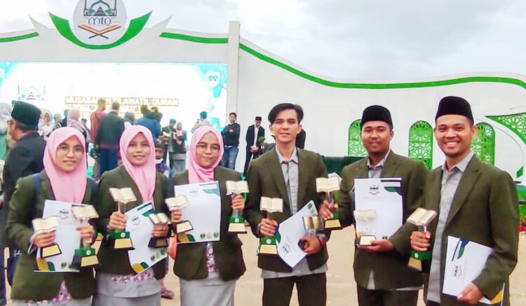 MTQN Sumbar ke-39, Agam Peringkat Lima 1 AM, METRO
Meski menempati peringkat lima di MTQN Sumbar XXXIX, namun Kabupaten Agam unggul di salah satu cabang yang diperlombakan di ajang agenda relijius tersebut.