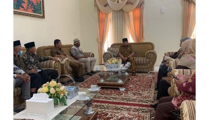 AUDIENSI--Bupati Agam Andri Warman gelar audiensi dengan Forum UMKM di di Mess Pemkab Agam Belakang Balok Kota Bukittinggi.