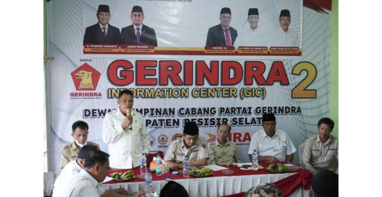 SAMBUTAN—Sekretaris DPC. Partai Gerindra Pessel Hakimin Chan. SH berikan sambutan.