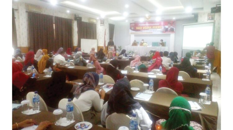 Pelaku UMKM Dilatih Wirausaha Digital di Kota Bukittinggi 1 PELATIHAN— Dinas Koperasi, UKM dan Perdagangan Kota Bukittinggi melaksanakan pelatihan terhadap pelaku wrausaha UMKM di Hotel Gran Malindo.