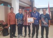 Ukir Prestasi, DPK Bukittinggi Terima Anugerah Literasi