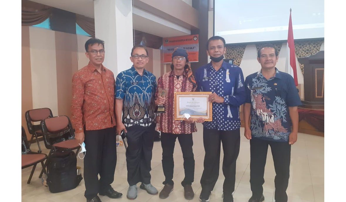 Dinas Perpustakaan dan Kearsipan Bukittinggi Terima Anugerah Literasi