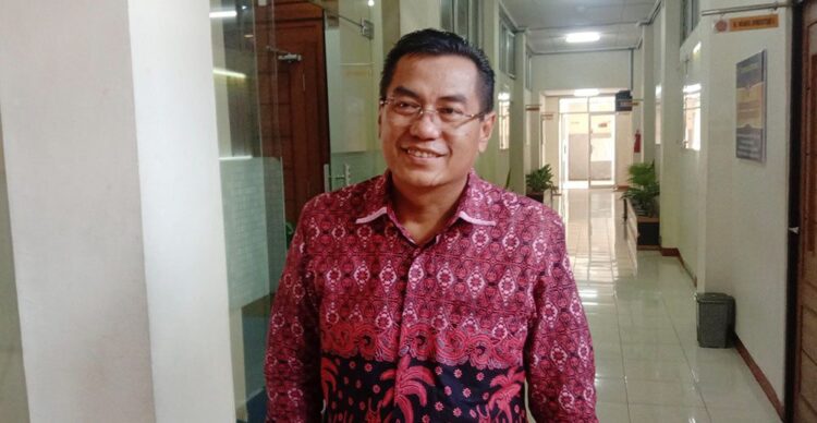 DIREKTUR PNP TERPILIH—  Dr Surfa Yondri kembali menduduki jabatan Direktur Politeknik Negeri Padang (PNP) untuk periode kedua 2021-2025. Surfa Hendri berhasil mengumpulkan 38 suara dari 48 suara yang diperebutkan.
