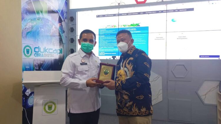 Dukcapil Kabupaten Padangpariaman Terima Kunjungan Rombongan Jawa Barat 1 Disdukcapil Kabupaten Padangpariaman, kemarin, terima kunjungan silaturahmi dari Propinsi Jawa Barat.