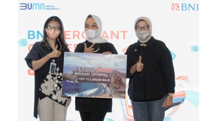 Transaksi EDC BNI Tembus Rp50 Triliun 1 PT Bank Negara Indonesia (Persero) Tbk (BNI) menyelenggarakan Merchant Gathering sebagai bentuk apresiasi kepada merchant yang menjadikan EDC BNI sebagai sarana transaksi utama.