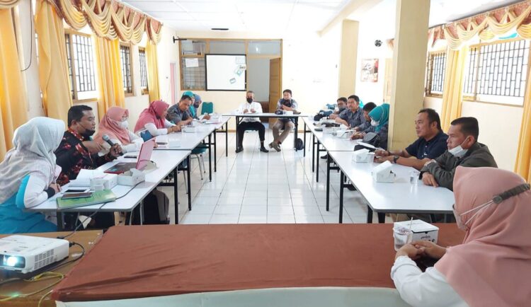 orum Kota Sehat (FKS) Bukittinggi kunjungi Kota Padangpanjang, dalam mempelajari kiat mewujudkan Kota Sehat. Rombongan diterima di ruangan aula Dinas Kesehatan Kota Padangpanjang, Kamis (24/11).