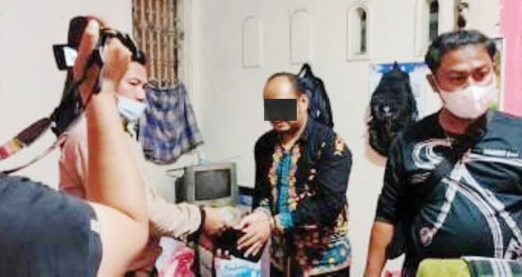 CABUL— Polsek Lubuk Kilangan mengamankan oknum guru mengaji yang sekaligus garin salah satu mushala yang ada di kawasan Bandar Buat, Kecamatan Lubuk Kilangan, Rabu (10/11) lantaran diduga mencabuli murid laki-lakinya yang masih di bawah umur.