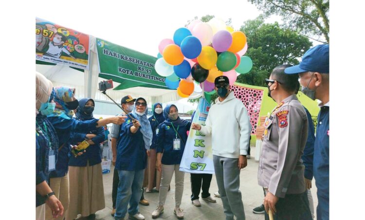 Peringatan HKN ke-57, Pemko Bukittinggi Siap Ikuti Reformasi Sistem Kesehatan 1 PERINGATAN HKN— Peringatan HKN ke-57, Bukittinggi siap mengikuti 6 kebijakan reformasi sistim kesehatan Indonesia dalam mewujudkan SDM yang sehat dan siap bersaing.