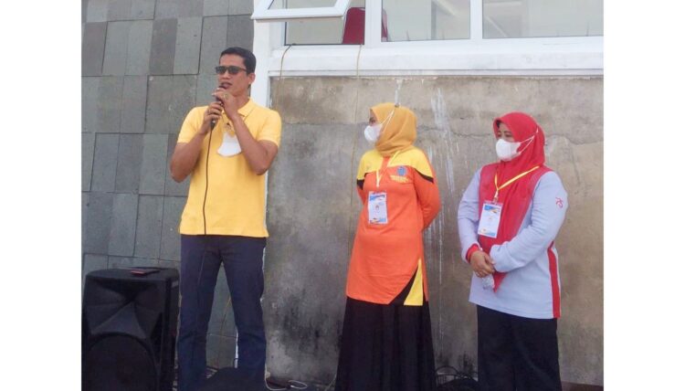 SAMBUTAN—Sekretaris Daerah (Sekda) Kabupaten Padangpariaman Rudy Repenaldi Rilis berikan sambutan didadampingi Ketua TP-PKK Yusrita Suhatri Bur dan Ketua DWP Padangpariaman Yanti Rudy Repenaldi Rilis.