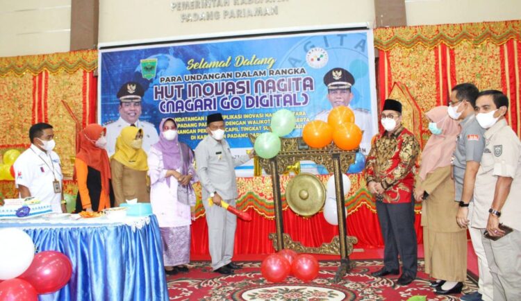 Wakil Bupati Padangpariaman Rahmang, kemarin, menghadiri peringatan Hari Ulang Tahun (HUT) ke 2 Inovasi NAGITA (Nagari Go Digital) dan  penandatanganan Memorandum of Understanding (MoU) replikasi inovasi NAGITA antara Bupati Padangpariaman dengan Walikota Dumai serta pencanangan pekan Dukcapil tingkat Sumatera Barat di Kabupaten Padangpariaman.
