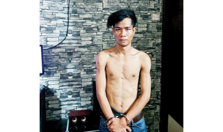 GELAPKAN MOTOR— Pelaku Jimmy (26) diamankan Tim Klewang Satreskrim Polresta Padang atas kasus penggelapan sepeda motor milik temannya sendiri.