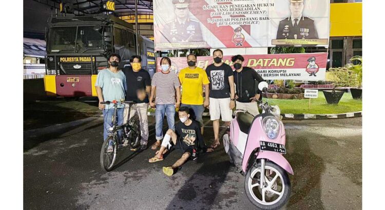 PENCURI SEPEDA— Pelaku Tri Aditya Muklas (18) yang bekerja sebagai tukang parkir ditangkap Tim Klewang Satreskrim Polresta Padang atas kasus pencurian sepeda.