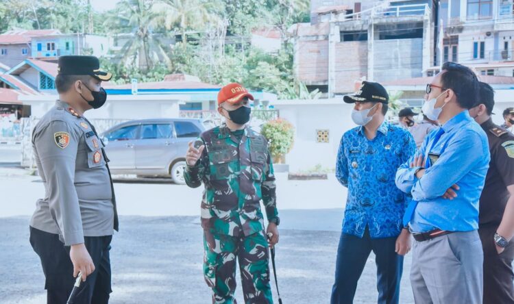 KOORDINASI--Koordinasi antara Walikota Sawahlunto Deri Asta, Kapolres Sawahlunto  AKBP. Ricardo Condrat Yusufdan segenap Forkopimda.