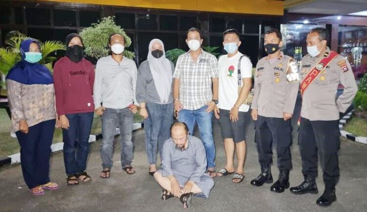 SODOMI— Guru mengaji berinisial MEM (59) ditangkap Tim Klewang Satreskrim Polresta Padang atas kasus sodomi terhadap anak-anak di mushala.