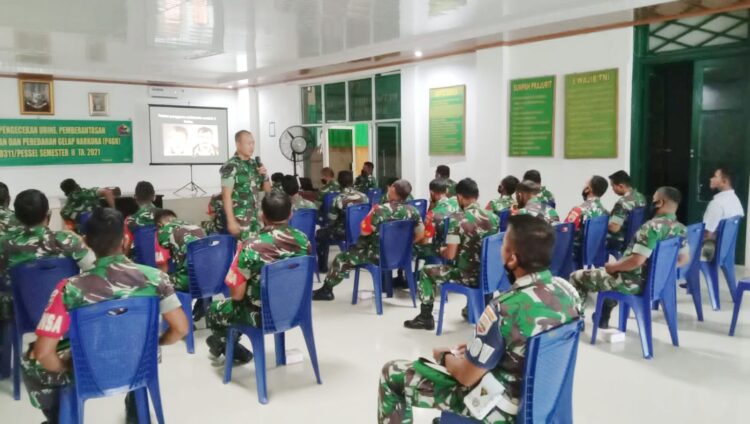 SAMBUTAN—Kasdim 0311/Pessel Letkol (har) Inf. Syawal saat memberikan sambutan.