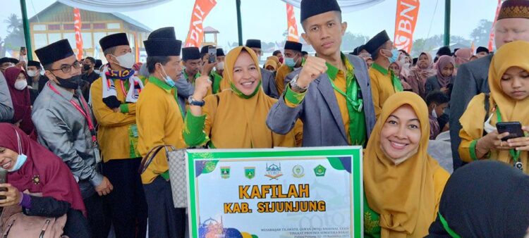 DOMINASI--Kafilah Sijunjung mendominasi Cabang Qiraat dan Tahfiz di MTQ XXXIX Tingkat Sumbar, tahun depan diharapkan tetap semangat guna meningkatkan prestasi.