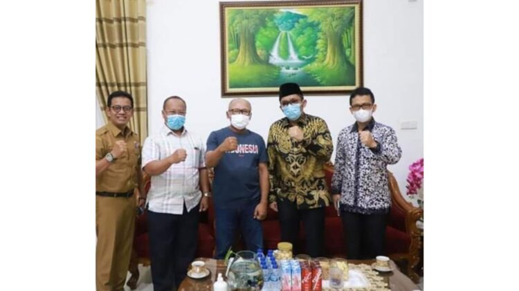 epala Kejaksaan Tinggi (Kajati) Provinsi Sumatra Barat (Sumbar), Anwarudin Sulistyono, mengusulkan kepada Wali Kota Padang, agar nama mantan Jaksa Agung ke 4 yakninya R Soeprato dijadikan nama  salah satu jalan di Kota Padang.