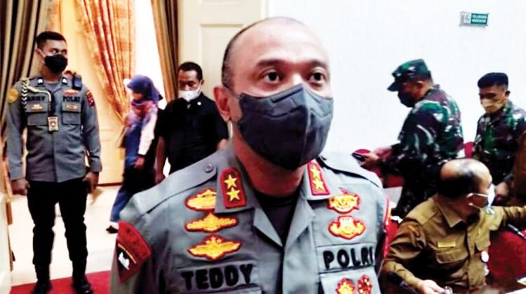 H-2 Lebaran, Volume Kendaraan di Sumbar Meningkat, Padang Luar dan Muaro Kalaban Macet, Kapolda Minta Pemudik Tak Kedepan Ego 1 Irjen Pol Teddy Minahasa