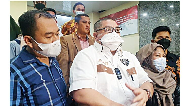 Pentolan Pemuda Pancasila Minta Kapolri Panggil Junimart Girsang 1 KETERANGAN—Ketua BPPH Pemuda Pancasila Razman Arif Nasution saat memberikan keterangan kepada wartawan.