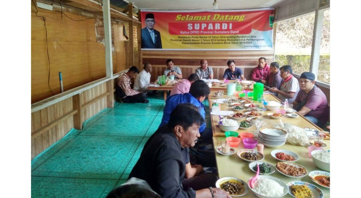 Ketua DPRD Provinsi Sumatera Barat Supardi ketika sosialisasi Perda Nomor 14 tahun 2019