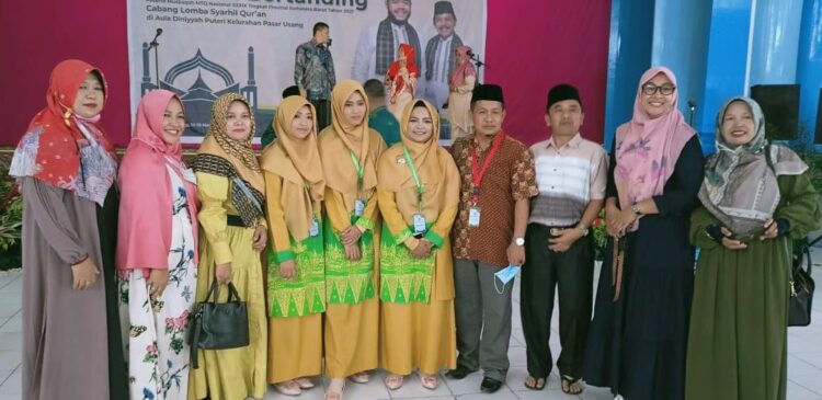 Bupati Sijunjung Kunjungi Pemodokan Kafilah MTQ, Jadikan Proses Belajar untuk Lebih Baik 1 TAMPIL— Kafilah MTQ Sijunjung sudah tampil pada sejumlah cabang yang diikuti pada MTQ Sumbar XXXIX di Kota Padangpanjang.