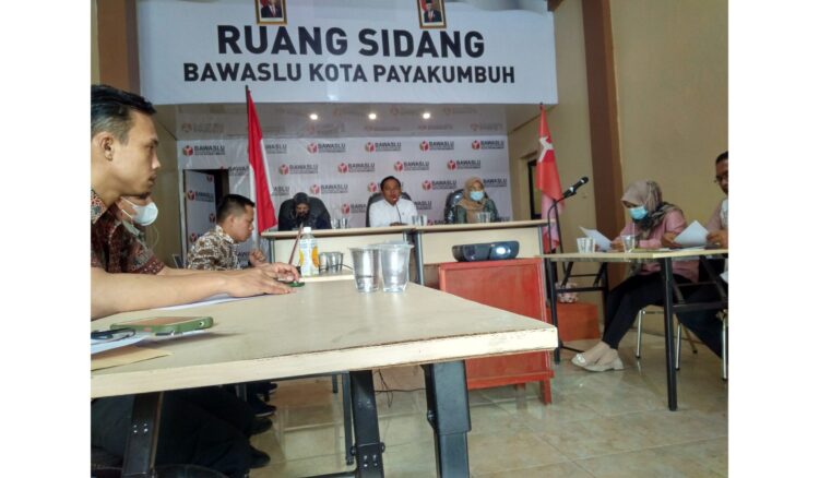 eterbukaan informasi publik yang terus dibangun oleh Bawaslu Kota Payakumbuh melalui Elektronik Pejabat Pengelola Informasi dan Dokumentasi (PPID) dapat meningkatkan kepercayaan publik terhadap proses pelaksanaan pengawasan pemilihan umum.