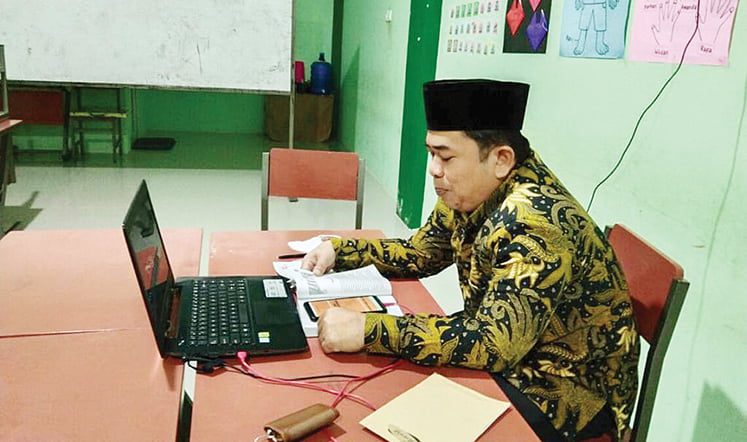 WEBINAR— Sekretaris MUI Kota Padang H Mulyadi Muslim Lc MA Dt Said Marajo Nan Putiah menjadi narasumber dalam seminar web Konsep dan Filosofi Bundo Kanduang, Minggu (28/11) pagi.